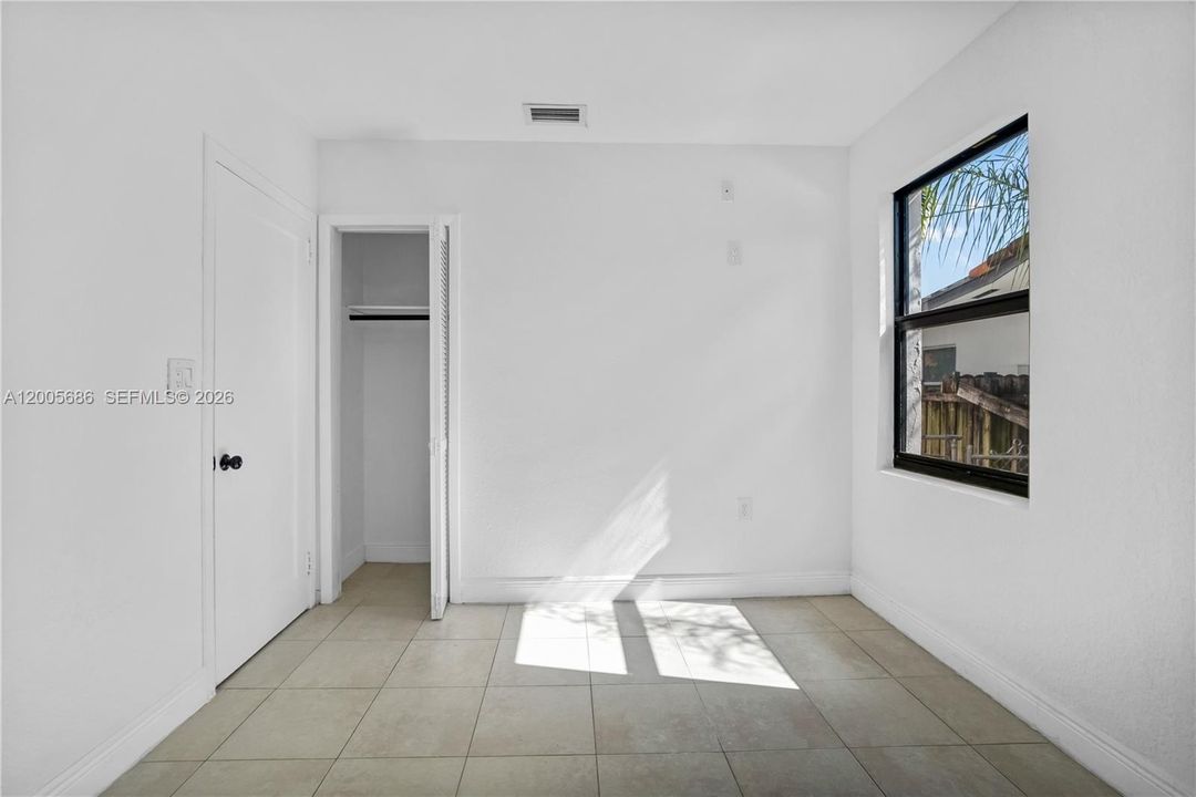 Под контрактом: $429,000 (3 спален, 1 ванн, 953 Квадратных фут)