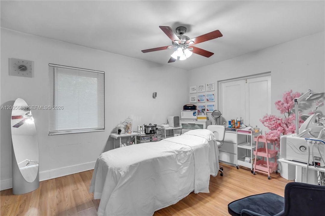 For Sale: $2,100,000 (5 beds, 3 baths, 2892 Square Feet)
