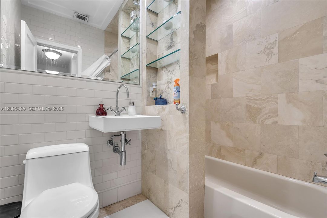 For Sale: $2,100,000 (5 beds, 3 baths, 2892 Square Feet)
