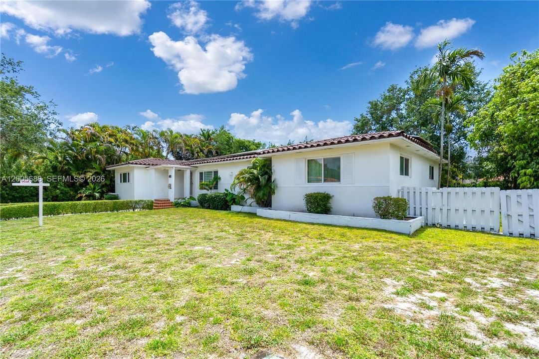 For Sale: $2,100,000 (5 beds, 3 baths, 2892 Square Feet)