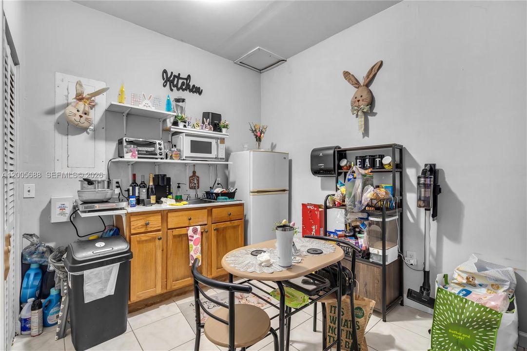 For Sale: $2,100,000 (5 beds, 3 baths, 2892 Square Feet)