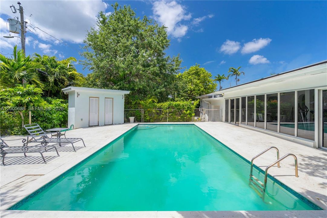 For Sale: $2,100,000 (5 beds, 3 baths, 2892 Square Feet)