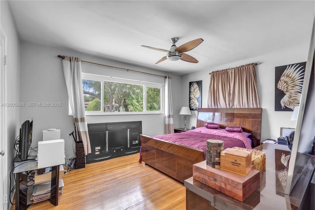 For Sale: $2,100,000 (5 beds, 3 baths, 2892 Square Feet)