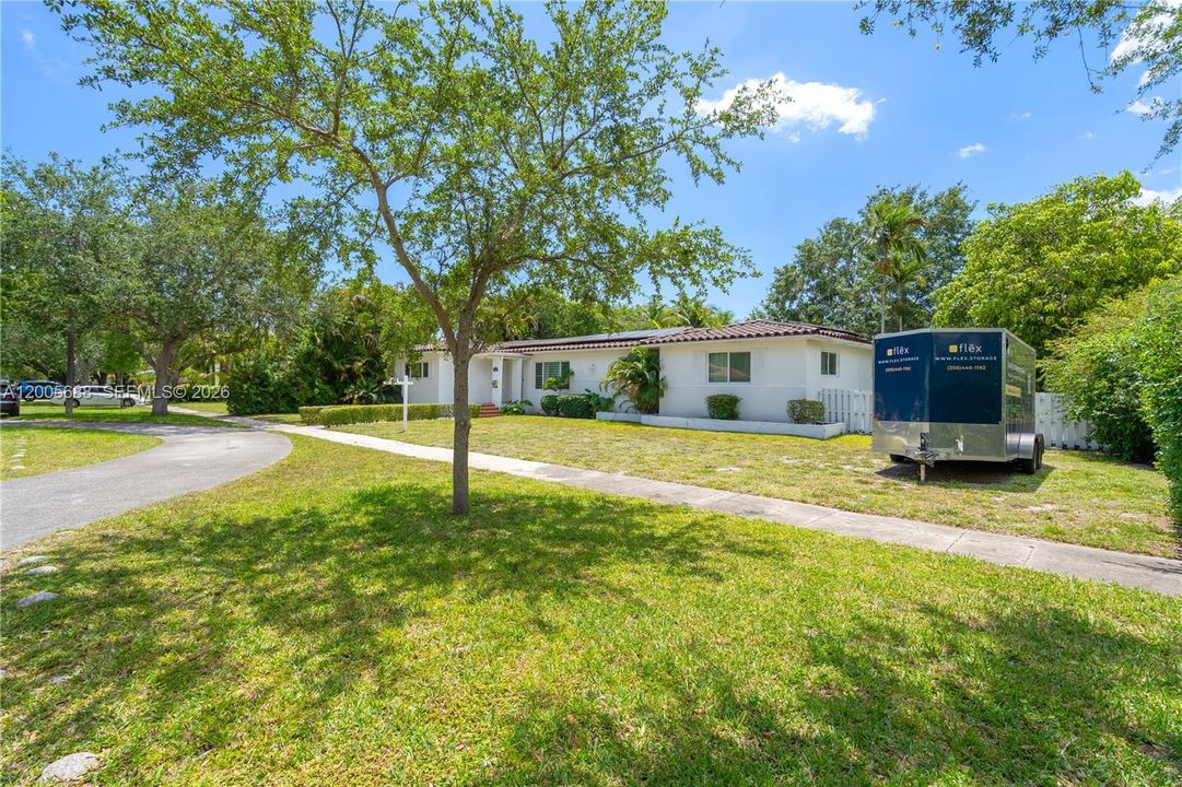 For Sale: $2,100,000 (5 beds, 3 baths, 2892 Square Feet)