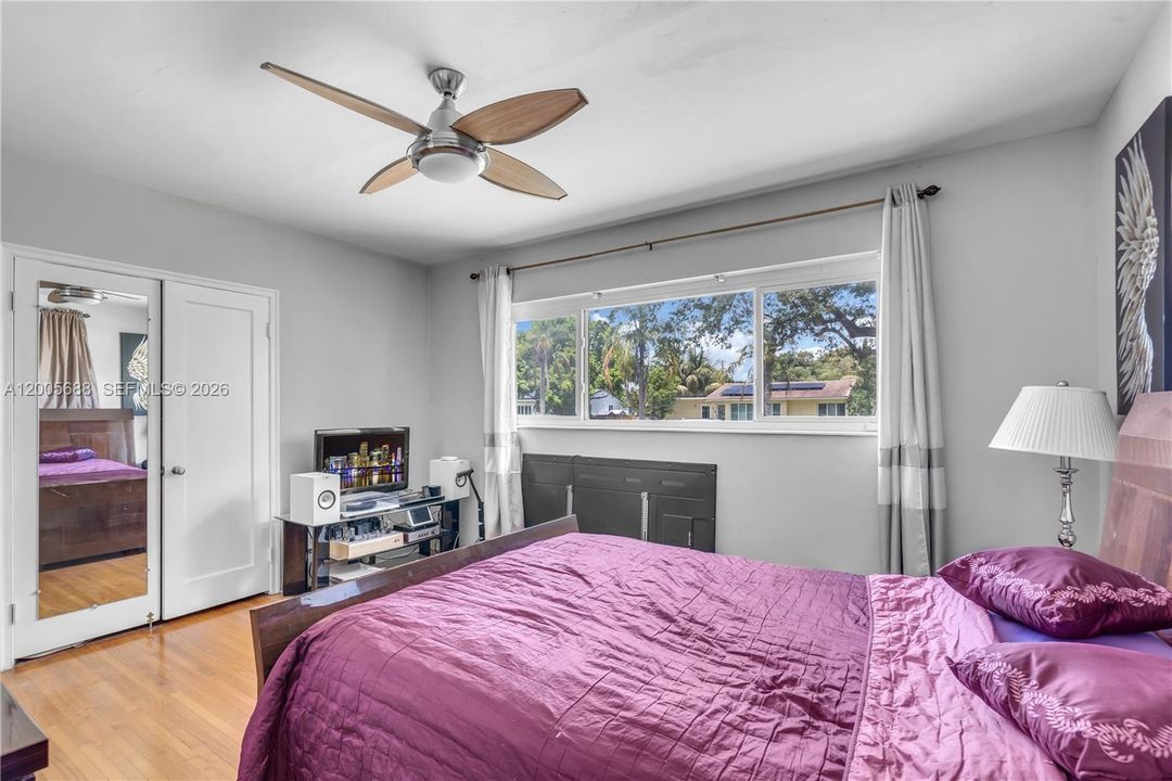 For Sale: $2,100,000 (5 beds, 3 baths, 2892 Square Feet)