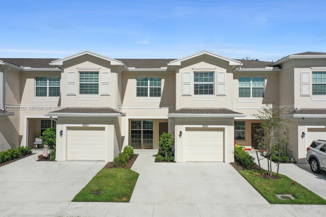 For Sale: $326,900 (3 beds, 2 baths, 1477 Square Feet)