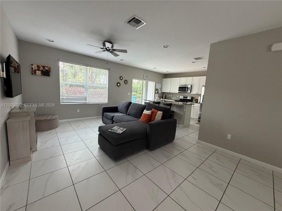 For Sale: $326,900 (3 beds, 2 baths, 1477 Square Feet)