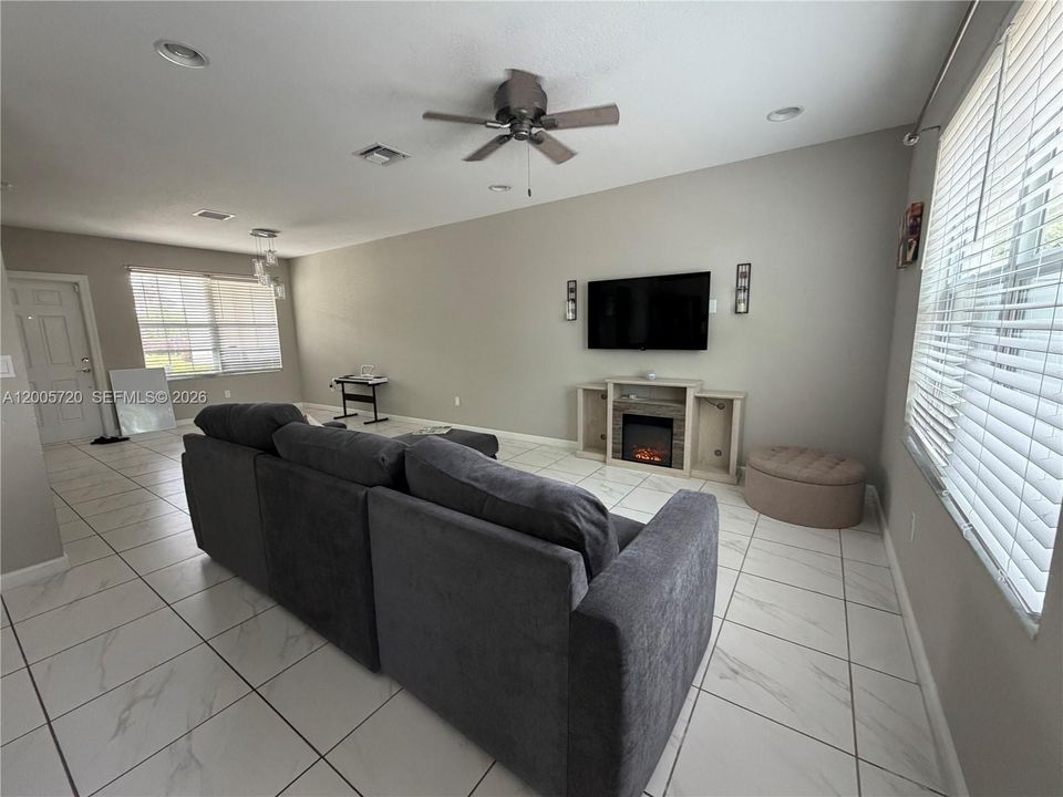 For Sale: $326,900 (3 beds, 2 baths, 1477 Square Feet)