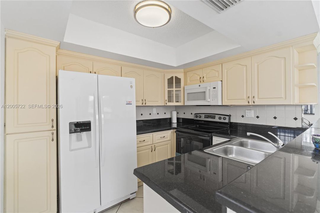 Недавно арендовано: $28,800 (2 спален, 2 ванн, 1012 Квадратных фут)