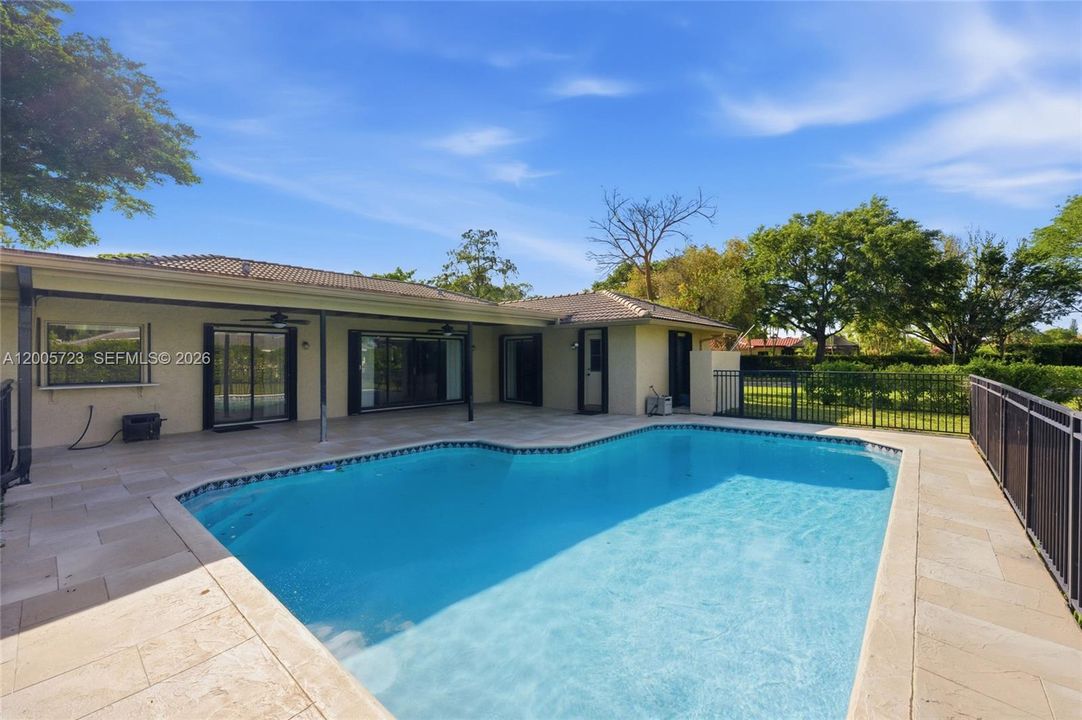 Activo con contrato: $689,000 (4 camas, 2 baños, 2192 Pies cuadrados)