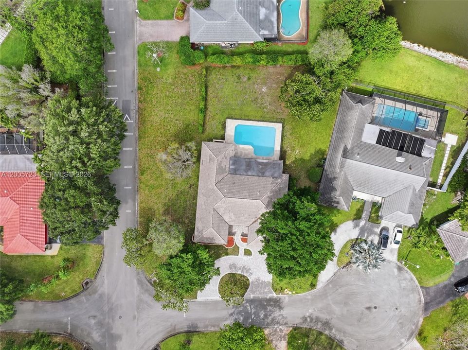 Activo con contrato: $689,000 (4 camas, 2 baños, 2192 Pies cuadrados)
