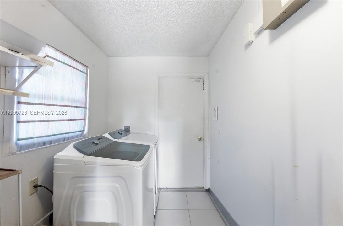 Activo con contrato: $689,000 (4 camas, 2 baños, 2192 Pies cuadrados)