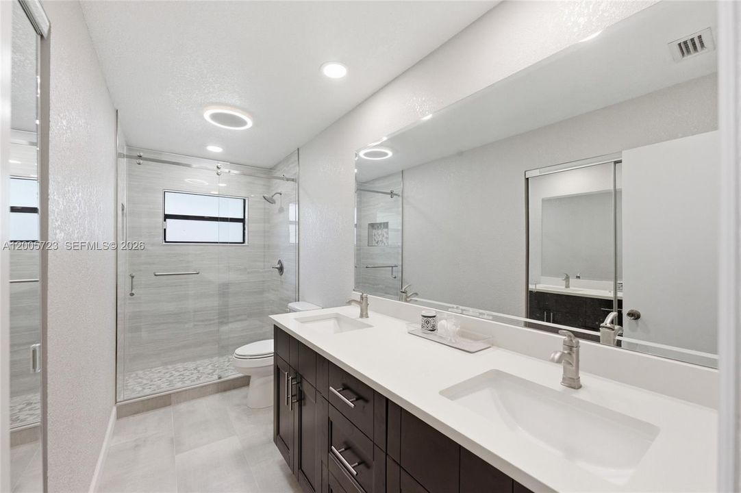Activo con contrato: $689,000 (4 camas, 2 baños, 2192 Pies cuadrados)