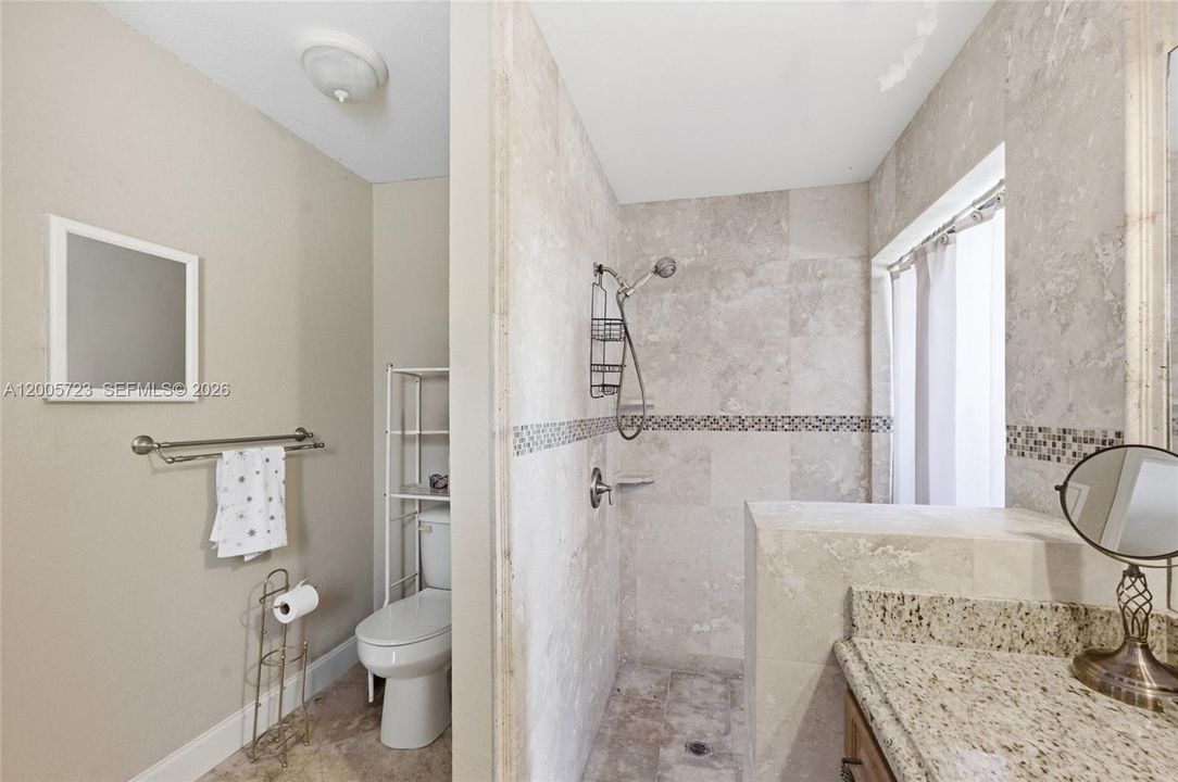 Activo con contrato: $689,000 (4 camas, 2 baños, 2192 Pies cuadrados)