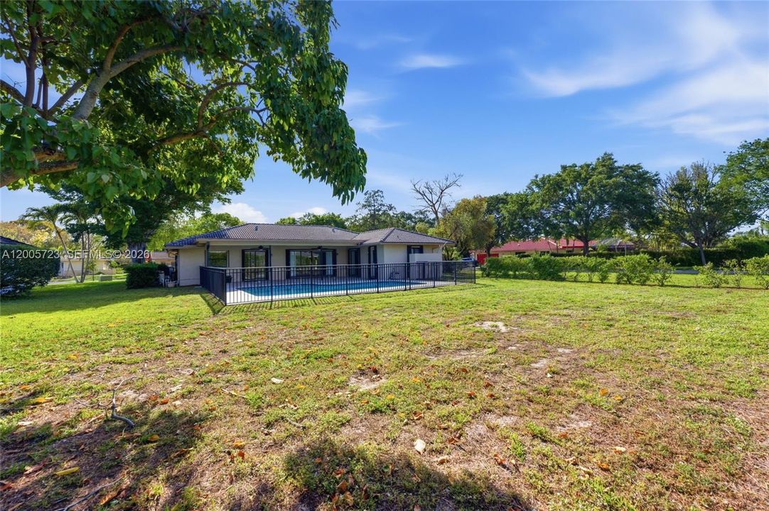 Activo con contrato: $689,000 (4 camas, 2 baños, 2192 Pies cuadrados)