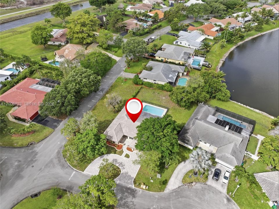 Activo con contrato: $689,000 (4 camas, 2 baños, 2192 Pies cuadrados)