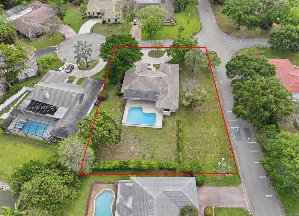 Activo con contrato: $689,000 (4 camas, 2 baños, 2192 Pies cuadrados)