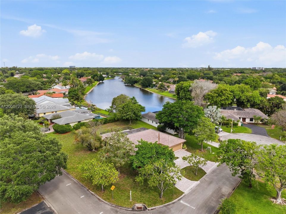 Activo con contrato: $689,000 (4 camas, 2 baños, 2192 Pies cuadrados)