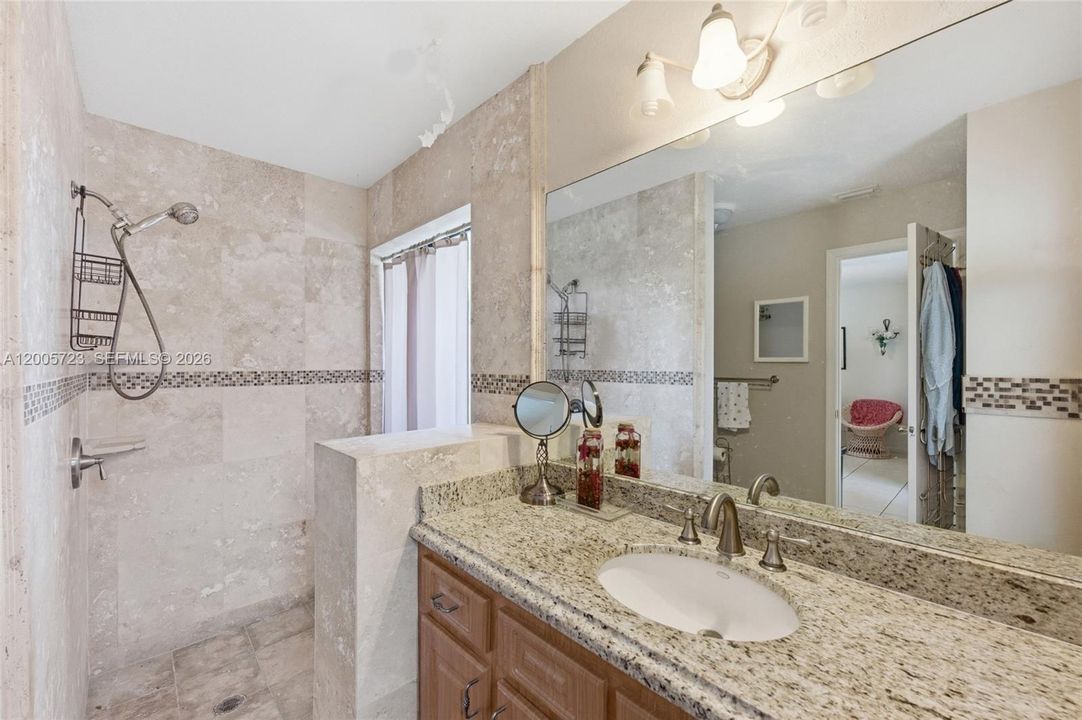 Activo con contrato: $689,000 (4 camas, 2 baños, 2192 Pies cuadrados)