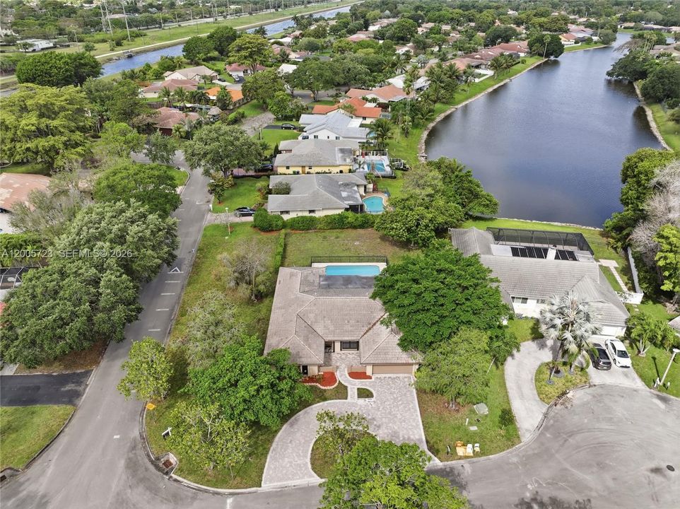 Activo con contrato: $689,000 (4 camas, 2 baños, 2192 Pies cuadrados)