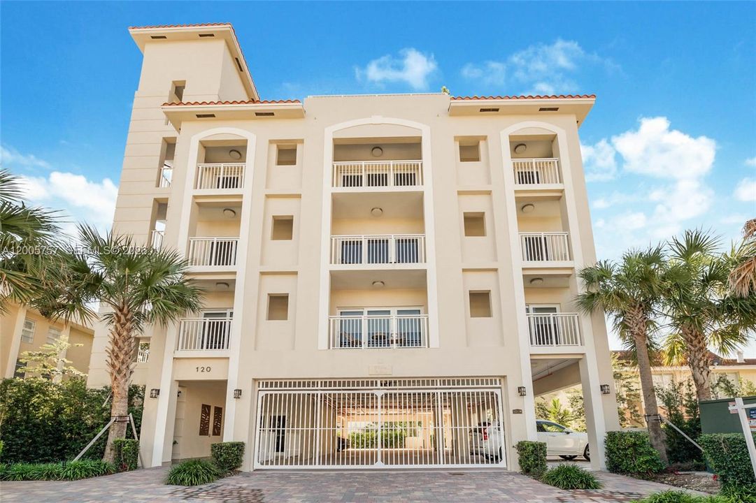 For Sale: $799,000 (2 beds, 2 baths, 1577 Square Feet)