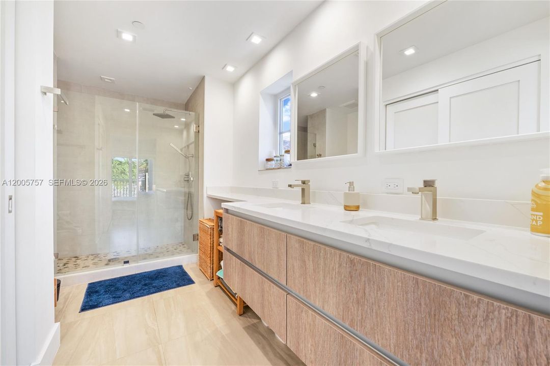 For Sale: $799,000 (2 beds, 2 baths, 1577 Square Feet)