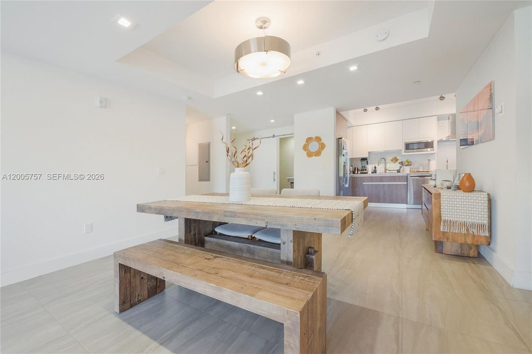 For Sale: $799,000 (2 beds, 2 baths, 1577 Square Feet)