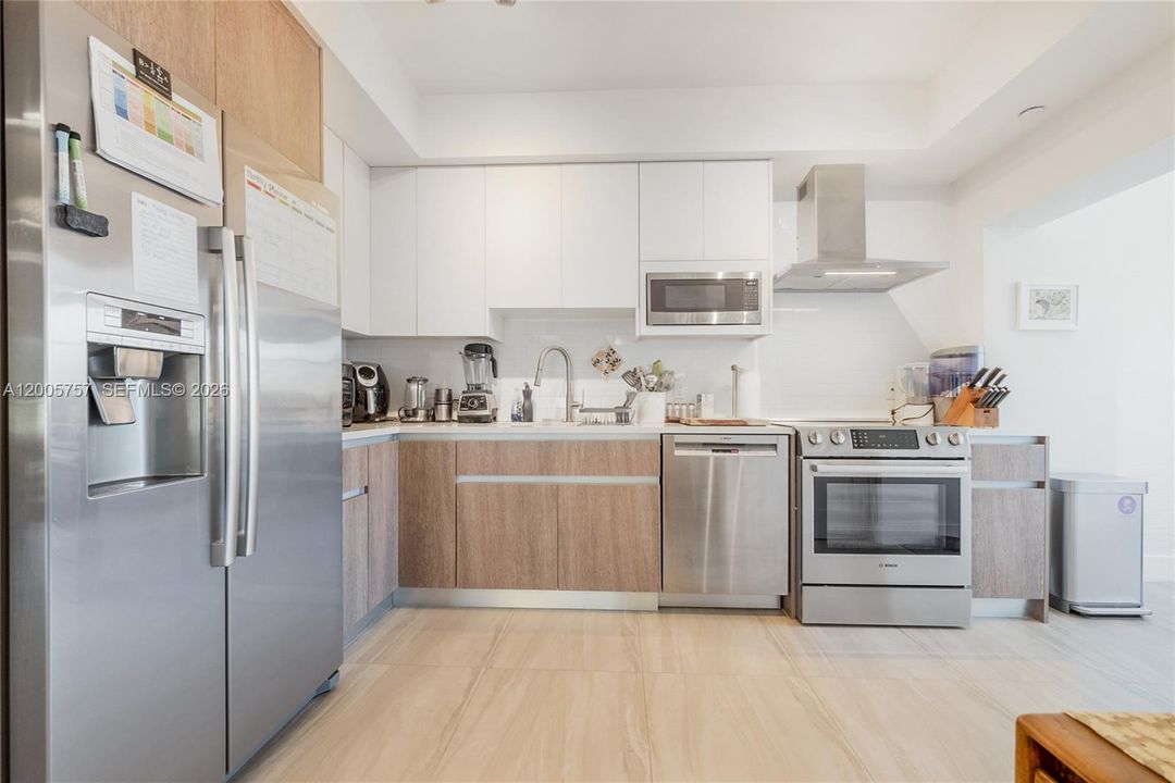 For Sale: $799,000 (2 beds, 2 baths, 1577 Square Feet)