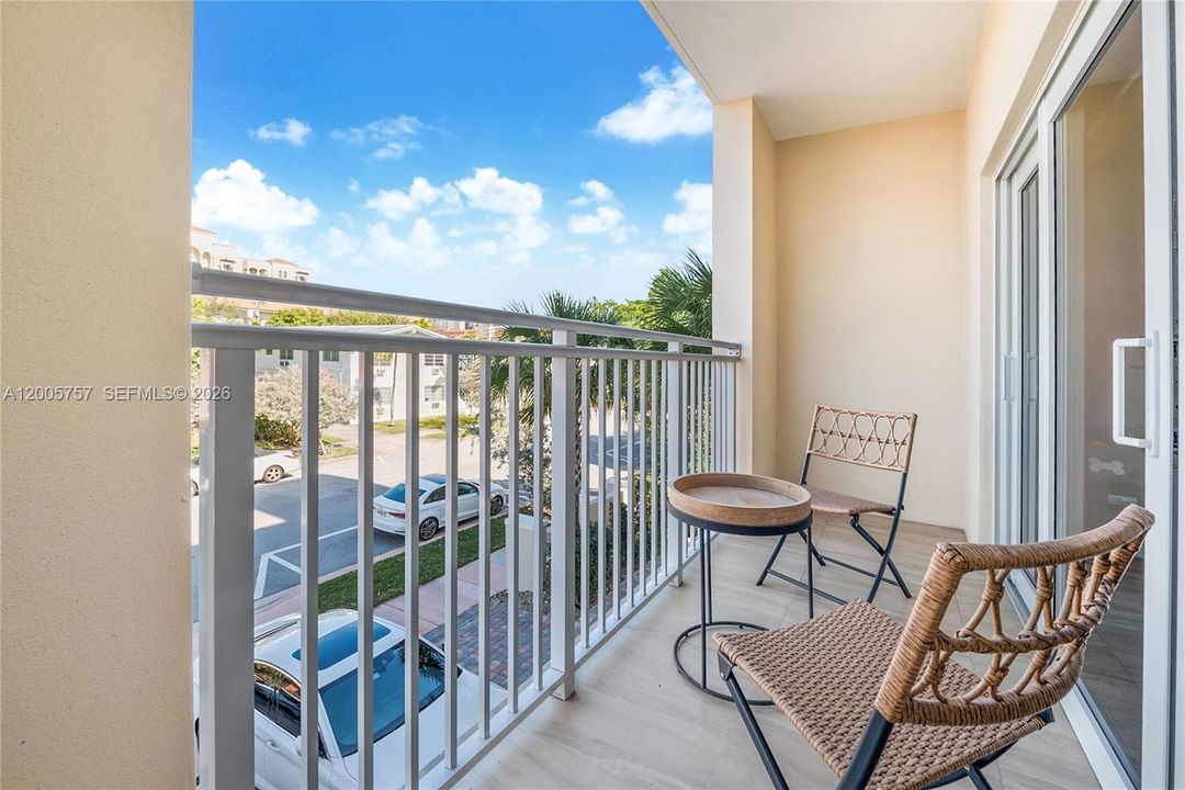 For Sale: $799,000 (2 beds, 2 baths, 1577 Square Feet)
