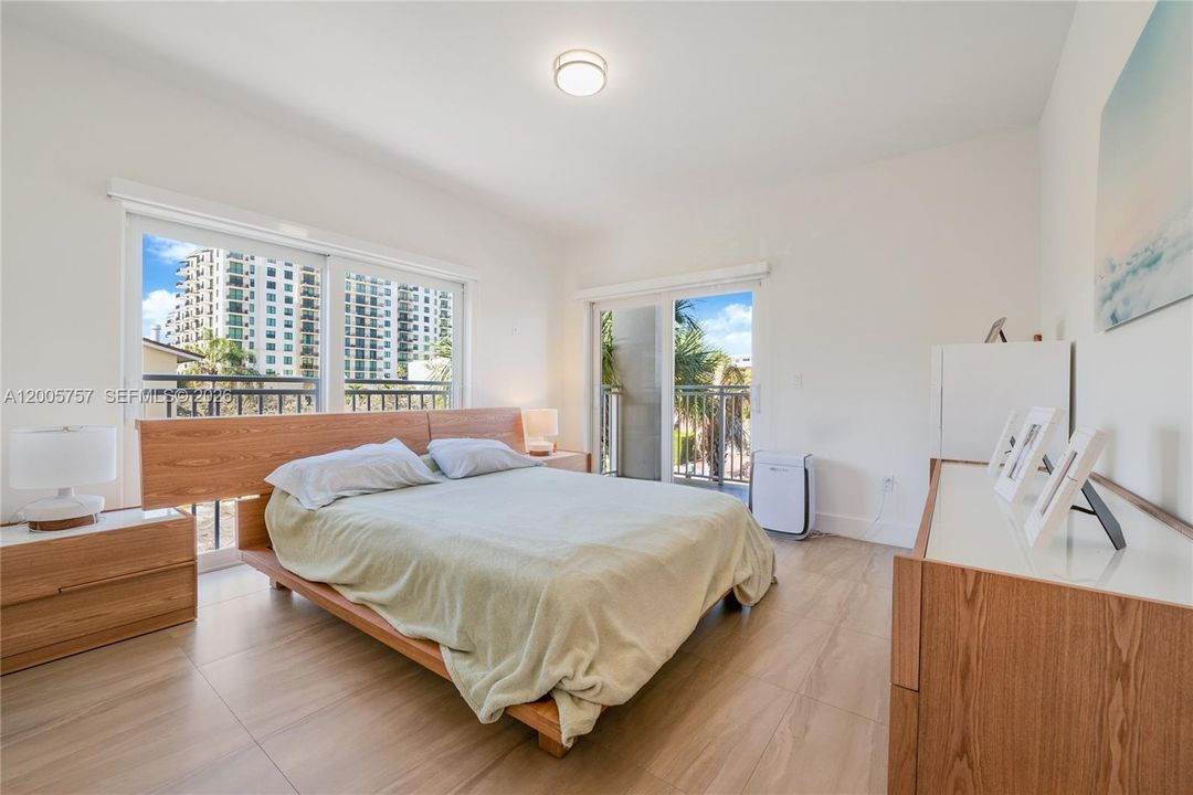 For Sale: $799,000 (2 beds, 2 baths, 1577 Square Feet)