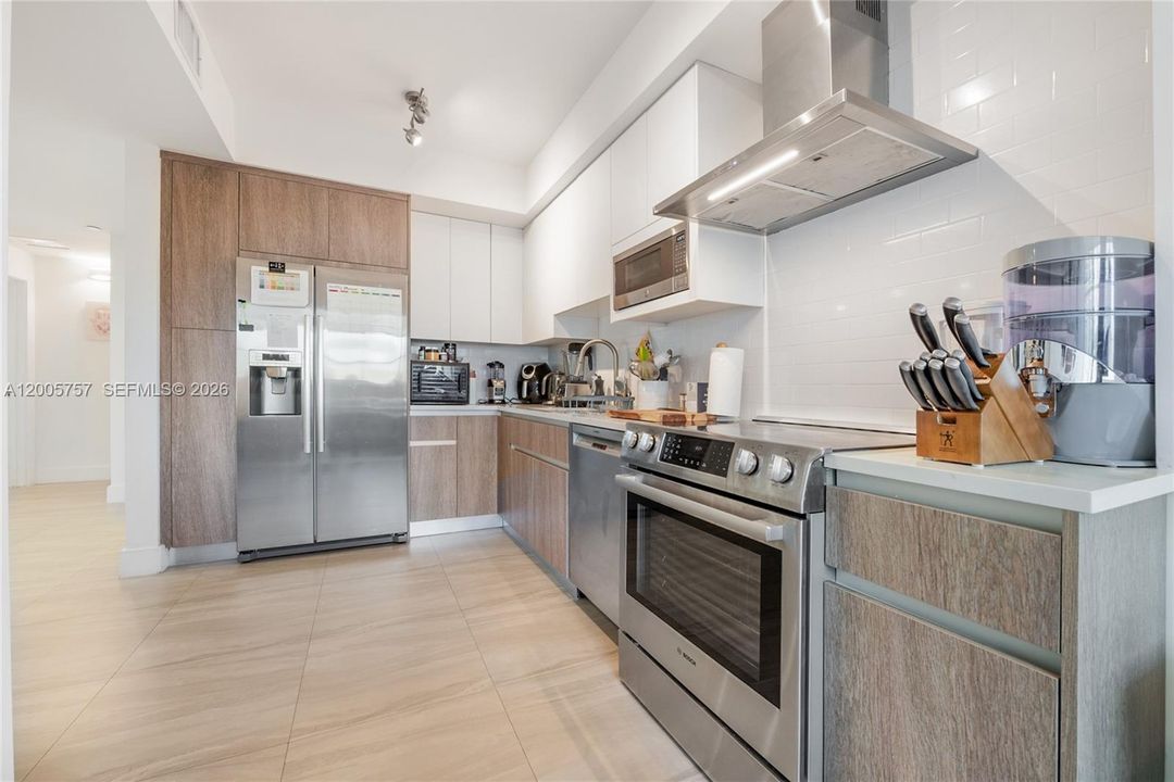 For Sale: $799,000 (2 beds, 2 baths, 1577 Square Feet)