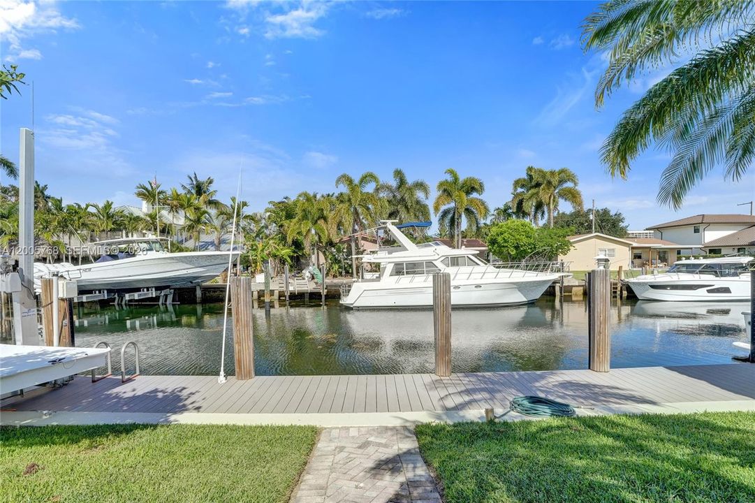For Sale: $2,600,000 (3 beds, 2 baths, 1685 Square Feet)