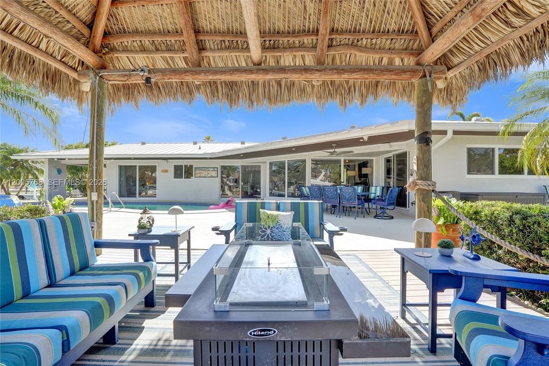 For Sale: $2,600,000 (3 beds, 2 baths, 1685 Square Feet)