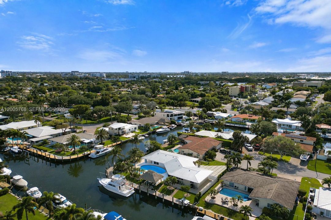 For Sale: $2,600,000 (3 beds, 2 baths, 1685 Square Feet)