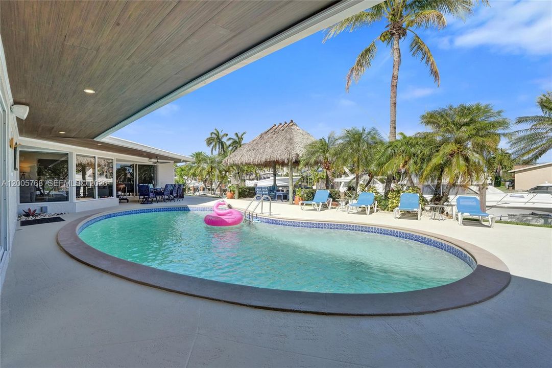 For Sale: $2,600,000 (3 beds, 2 baths, 1685 Square Feet)