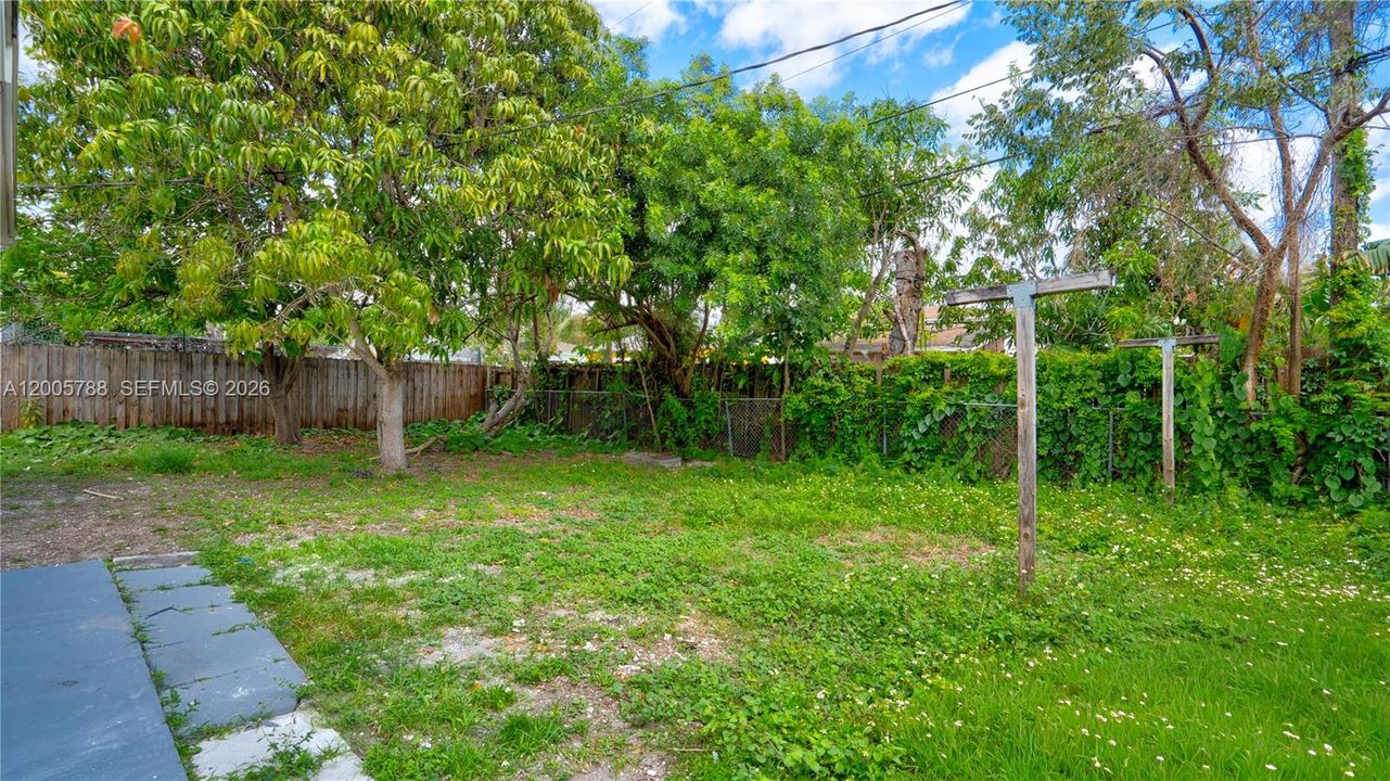 Activo con contrato: $549,000 (3 camas, 2 baños, 1077 Pies cuadrados)
