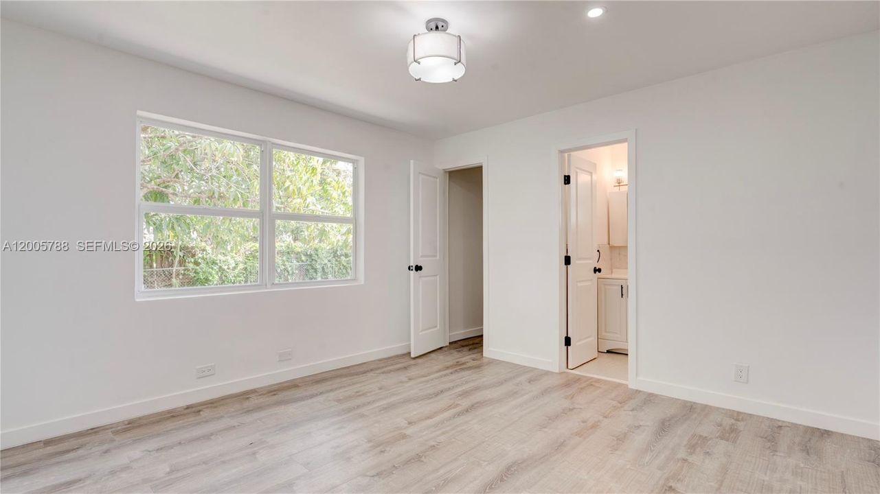 Activo con contrato: $549,000 (3 camas, 2 baños, 1077 Pies cuadrados)