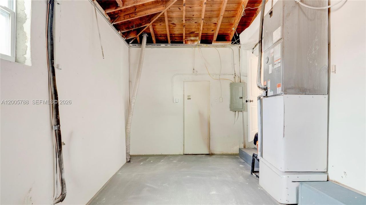 Activo con contrato: $549,000 (3 camas, 2 baños, 1077 Pies cuadrados)