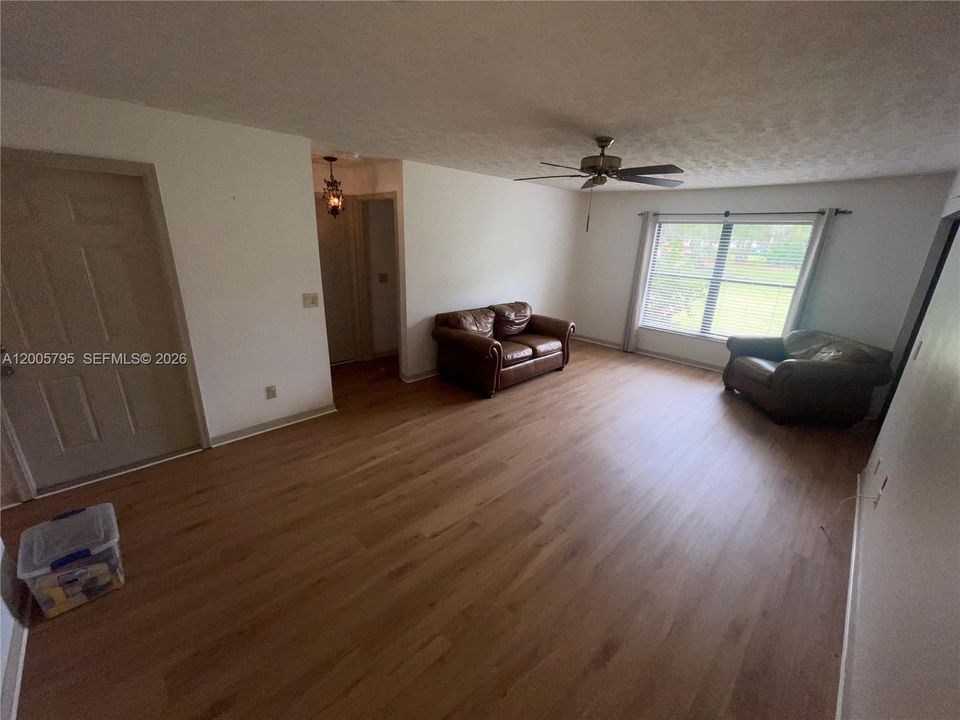 В аренду: $1,750 (2 спален, 2 ванн, 969 Квадратных фут)