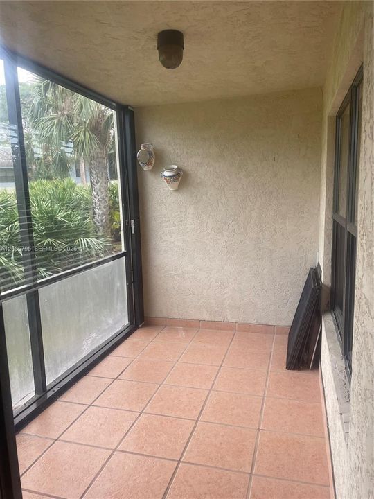 В аренду: $1,750 (2 спален, 2 ванн, 969 Квадратных фут)