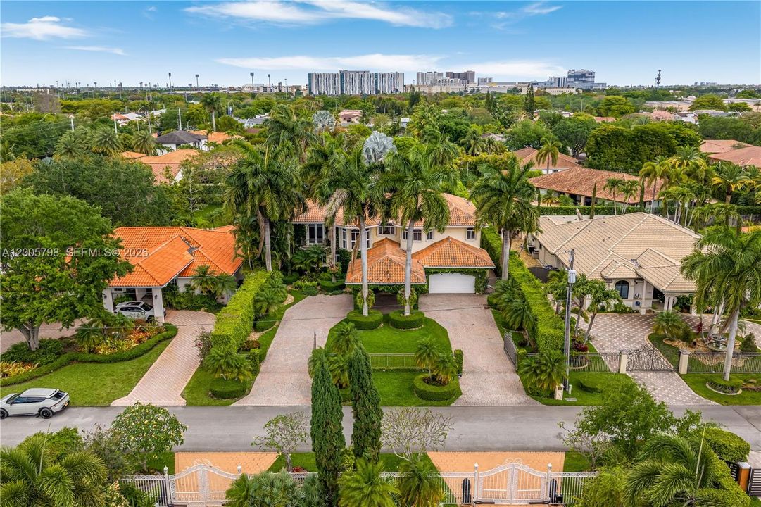 Active With Contract: $1,950,000 (4 beds, 4 baths, 4609 Square Feet)