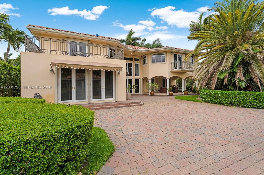 Active With Contract: $1,950,000 (4 beds, 4 baths, 4609 Square Feet)