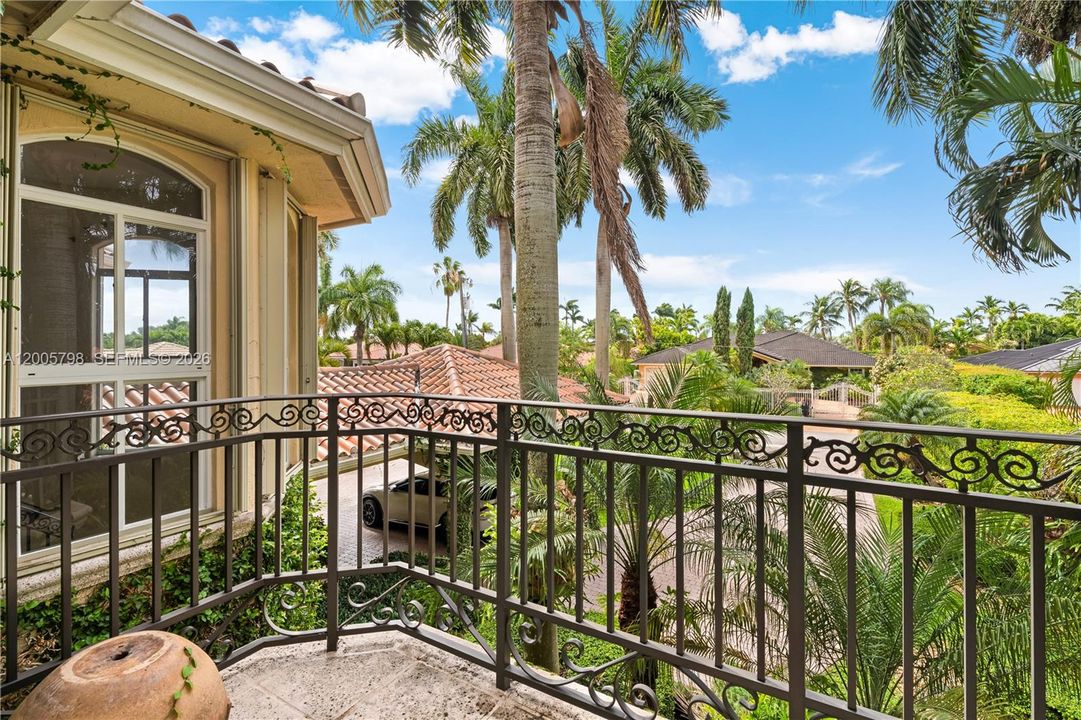 Active With Contract: $1,950,000 (4 beds, 4 baths, 4609 Square Feet)