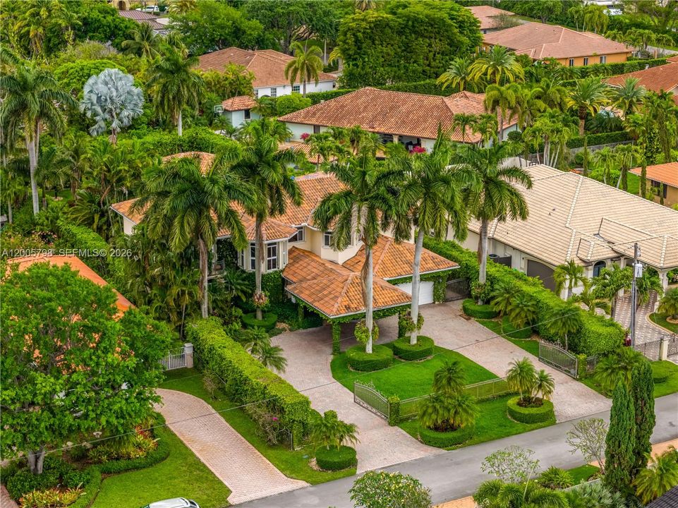 Active With Contract: $1,950,000 (4 beds, 4 baths, 4609 Square Feet)