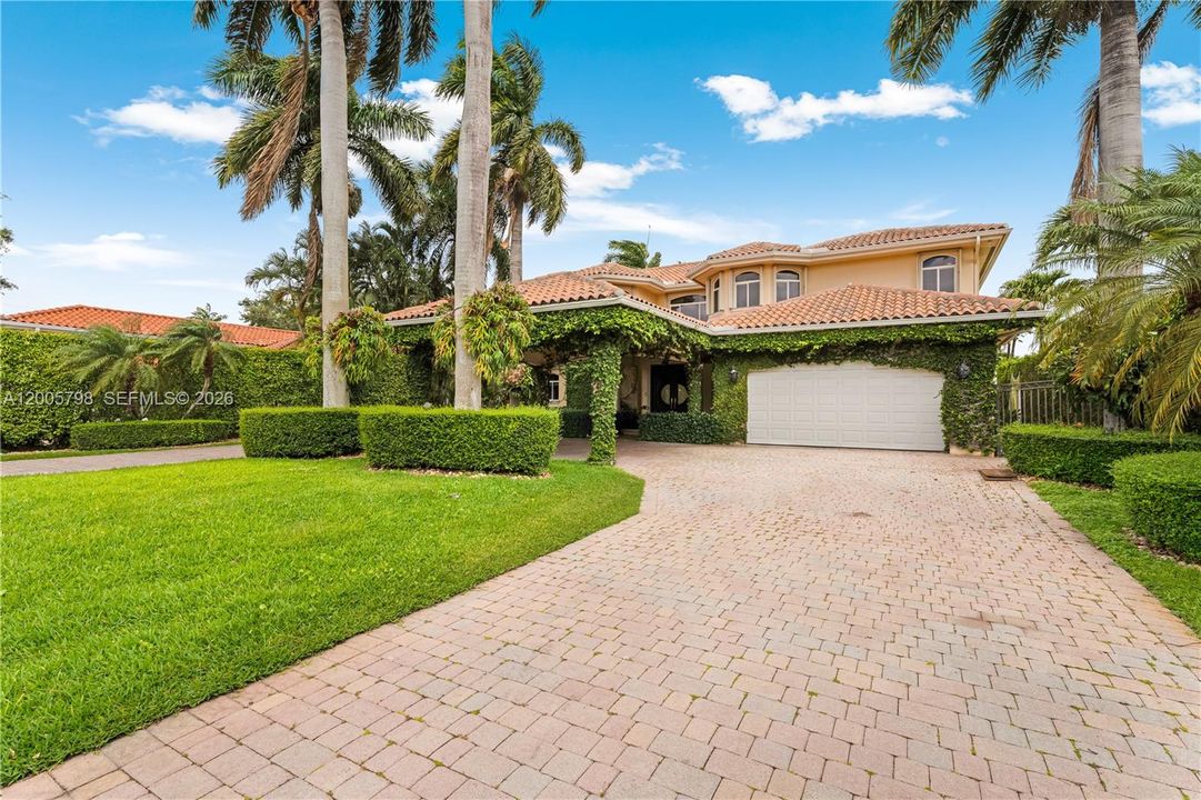 Active With Contract: $1,950,000 (4 beds, 4 baths, 4609 Square Feet)