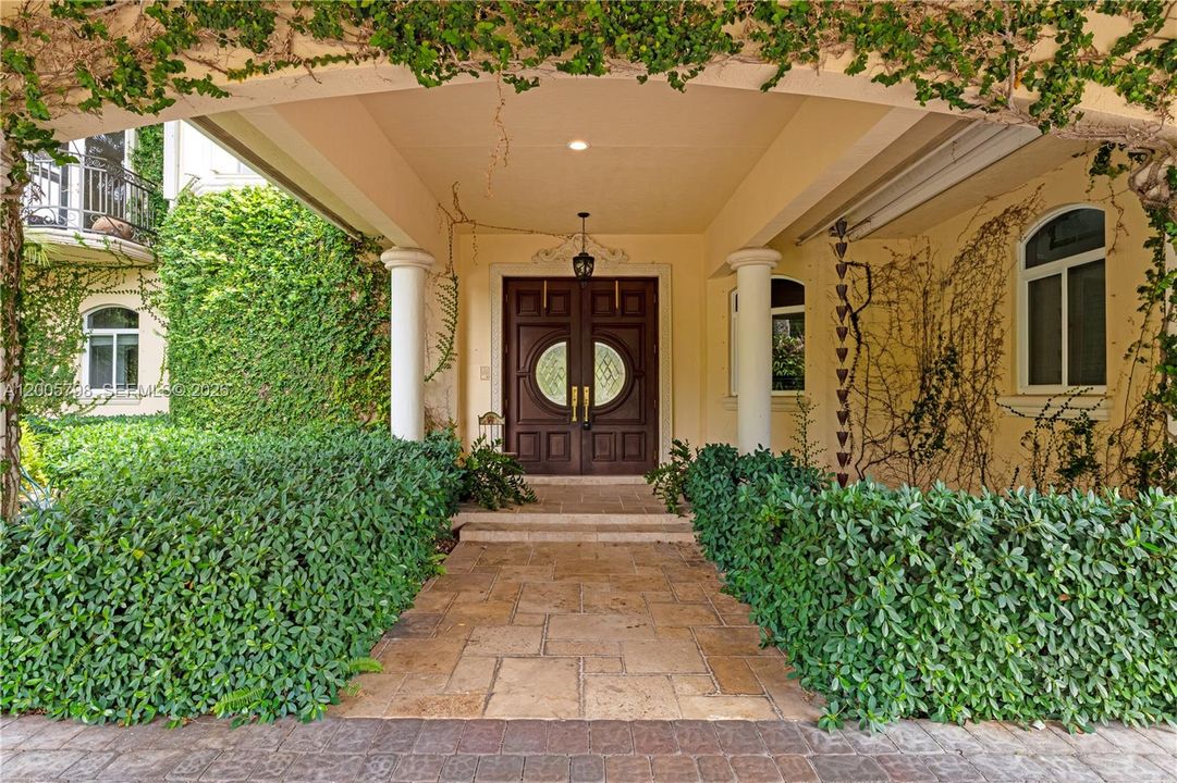 Active With Contract: $1,950,000 (4 beds, 4 baths, 4609 Square Feet)