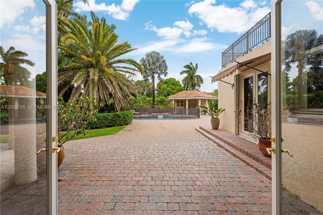 Active With Contract: $1,950,000 (4 beds, 4 baths, 4609 Square Feet)