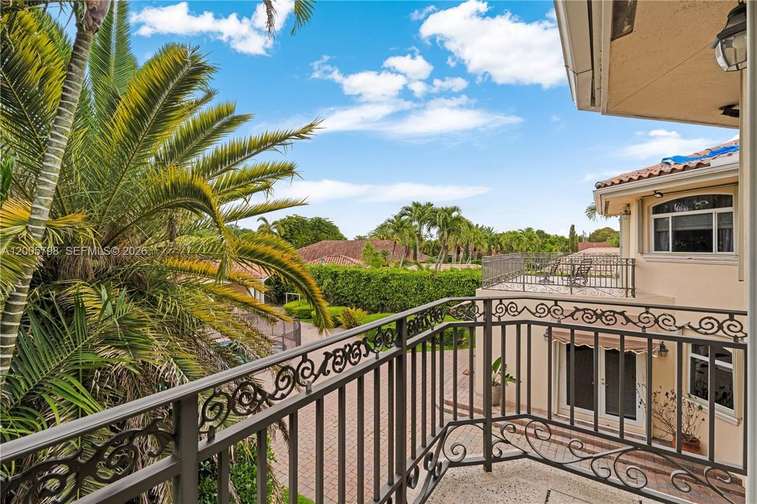 Active With Contract: $1,950,000 (4 beds, 4 baths, 4609 Square Feet)