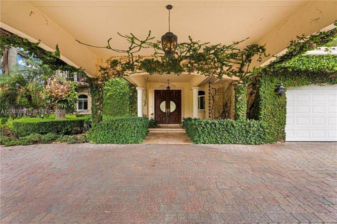 Active With Contract: $1,950,000 (4 beds, 4 baths, 4609 Square Feet)