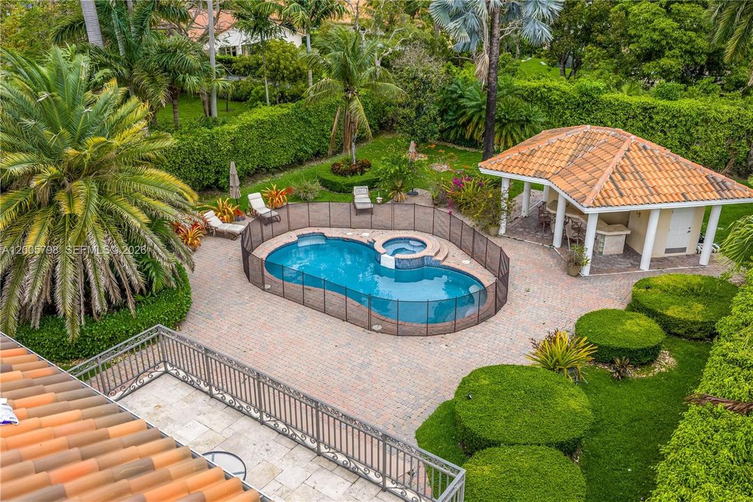 Active With Contract: $1,950,000 (4 beds, 4 baths, 4609 Square Feet)